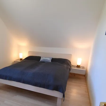 아파트 5016 Aquamarin